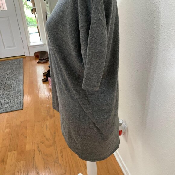 LuLaRoe Heathered Gray Relaxed Fit IRMA Tunic Top XS Womens Casual Short Sleeve - Picture 4 of 5